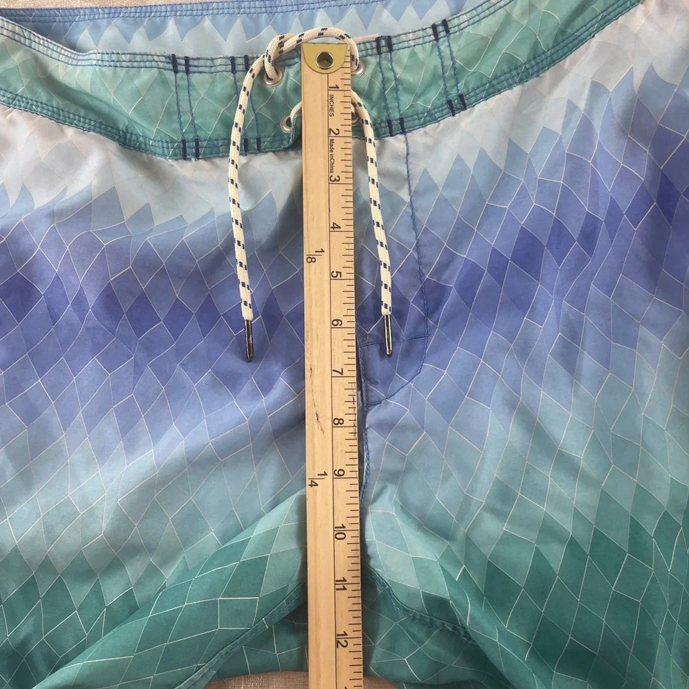 Tommy Bahama Relax Swim Trunks‎ Men's Size 32 Blue Teal Diamond Board Shorts